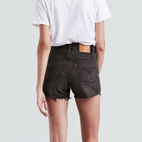 NWT Levi’s Wedgie Short Black Embellished Size 26 - Picture 11 of 11